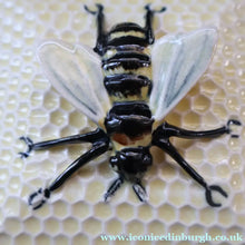 Load image into Gallery viewer, 1930s Art Deco CROWN DEVON Honey Pot or Box with Bee Finial on the Lid

