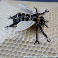 Load image into Gallery viewer, 1930s Art Deco CROWN DEVON Honey Pot or Box with Bee Finial on the Lid
