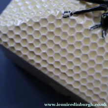 Load image into Gallery viewer, 1930s Art Deco CROWN DEVON Honey Pot or Box with Bee Finial on the Lid
