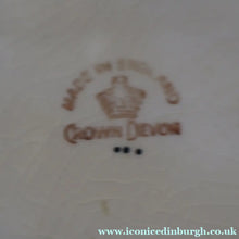 Load image into Gallery viewer, 1930s Art Deco CROWN DEVON Honey Pot or Box with Bee Finial on the Lid
