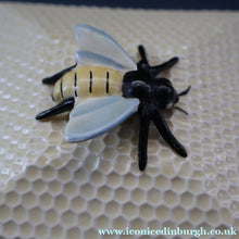 Load image into Gallery viewer, 1930s Art Deco CROWN DEVON Honey Pot or Box with Bee Finial on the Lid
