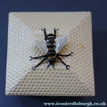 Load image into Gallery viewer, 1930s Art Deco CROWN DEVON Honey Pot or Box with Bee Finial on the Lid
