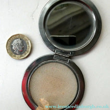 Load image into Gallery viewer, Rare 1930s ART DECO Miniature Powder Compact by RAVON / CUSSONS. Dancing Lady on Lid
