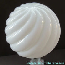 Load image into Gallery viewer, 1930s Walther &amp; Sohne German Art Deco Frosted Glass Nude Table Lamp

