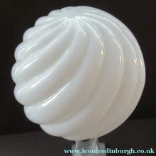 Load image into Gallery viewer, 1930s Walther &amp; Sohne German Art Deco Frosted Glass Nude Table Lamp
