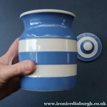 Load image into Gallery viewer, 1930s TG Green CORNISHWARE Lidded Storage Jar for BARLEY. 5 Inches in Height. Black Shield Mark
