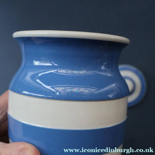 Load image into Gallery viewer, 1930s TG Green CORNISHWARE Lidded Storage Jar for BARLEY. 5 Inches in Height. Black Shield Mark
