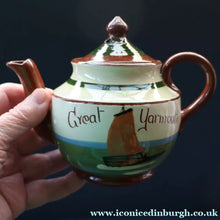 Load image into Gallery viewer, 1940s/ 1950s TORQUAY POTTERY (Longpark, Devon) Souvenir Motto Ware GREAT YARMOUTH
