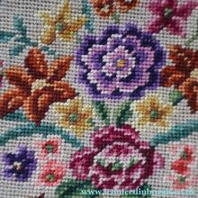 Load image into Gallery viewer, Vintage 1940s British PETIT POINT Beige Tapestry Handbag or Evening Bag with Pink Roses Design. Good Condition
