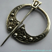Load image into Gallery viewer, Vintage 1940s Scottish Silver Penannular Brooch or Clock Pin. Designed by Robert Allison

