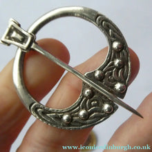 Load image into Gallery viewer, Vintage 1940s Scottish Silver Penannular Brooch or Clock Pin. Designed by Robert Allison
