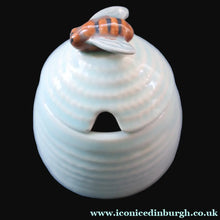 Load image into Gallery viewer, 1950s SHORTER AND SONS Set of Three Matching Miniature Beehive Honey Pots in Pastel Colours - British Ceramics
