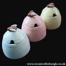 Load image into Gallery viewer, 1950s SHORTER AND SONS Set of Three Matching Miniature Beehive Honey Pots in Pastel Colours - British Ceramics
