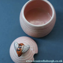 Load image into Gallery viewer, 1950s SHORTER AND SONS Set of Three Matching Miniature Beehive Honey Pots in Pastel Colours
