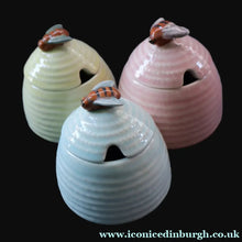 Load image into Gallery viewer, 1950s SHORTER AND SONS Set of Three Matching Miniature Beehive Honey Pots in Pastel Colours
