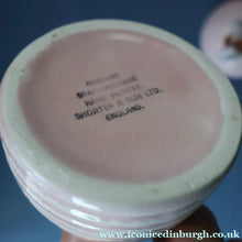 Load image into Gallery viewer, 1950s SHORTER AND SONS Set of Three Matching Miniature Beehive Honey Pots in Pastel Colours
