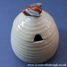 Load image into Gallery viewer, 1950s SHORTER AND SONS Set of Three Matching Miniature Beehive Honey Pots in Pastel Colours
