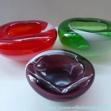 Load image into Gallery viewer, Set of FOUR 1950s JAPANESE Swirl Art Glass Bowls and Vase. KAMEI Glass with Mount Royal Retailers Sticker 
