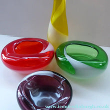 Load image into Gallery viewer, Set of FOUR 1950s JAPANESE Swirl Art Glass Bowls and Vase. KAMEI Glass with Mount Royal Retailers Sticker 
