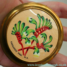 Load image into Gallery viewer, MASCOT Brand. Vintage 1950s POWDER COMPACT with Kangaroo Paw Flower (Australia
