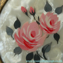 Load image into Gallery viewer, MASCOT Brand. Vintage 1950s POWDER COMPACT with Lucite Plastic Lid and Two Pink Roses
