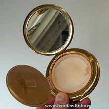 Load image into Gallery viewer, MASCOT Brand. Vintage 1950s POWDER COMPACT with Lucite Plastic Lid and Two Pink Roses
