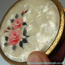 Load image into Gallery viewer, MASCOT Brand. Vintage 1950s POWDER COMPACT with Lucite Plastic Lid and Two Pink Roses
