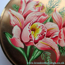 Load image into Gallery viewer, 1950s Melissa Powder Compact with Pink Lilies Flowers
