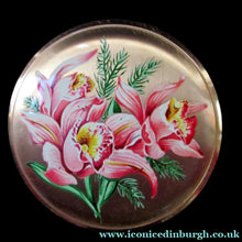 Load image into Gallery viewer, 1950s Melissa Powder Compact with Pink Lilies Flowers
