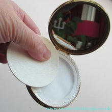 Load image into Gallery viewer, 1950s Melissa Powder Compact with Pink Lilies Flowers
