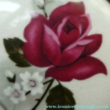 Load image into Gallery viewer, MASCOT Brand. Vintage 1950s POWDER COMPACT with Porcelain Plaque on the LID. Red Rose
