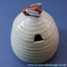 Load image into Gallery viewer, 1950s SHORTER AND SONS Set of Three Matching Miniature Beehive Honey Pots in Pastel Colours
