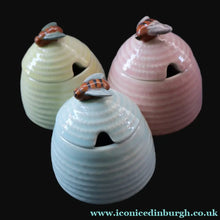 Load image into Gallery viewer, 1950s SHORTER AND SONS Set of Three Matching Miniature Beehive Honey Pots in Pastel Colours

