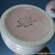 Load image into Gallery viewer, 1950s SHORTER AND SONS Set of Three Matching Miniature Beehive Honey Pots in Pastel Colours
