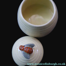 Load image into Gallery viewer, 1950s SHORTER AND SONS Set of Three Matching Miniature Beehive Honey Pots in Pastel Colours
