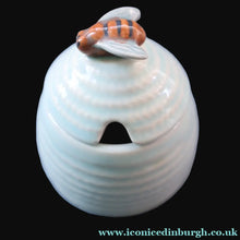 Load image into Gallery viewer, 1950s SHORTER AND SONS Set of Three Matching Miniature Beehive Honey Pots in Pastel Colours - British Ceramics

