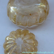 Load image into Gallery viewer, PAIR of Small 1950s Barovier &amp; Toso MURANO 'Cordonato d'Oro' gold leaf glass bowls
