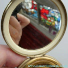 Load image into Gallery viewer, Vintage 1950s POWDER COMPACT with Bouquet of Wild Flowers. Design by STRATTON
