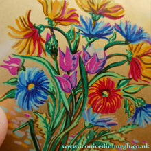 Load image into Gallery viewer, Vintage 1950s POWDER COMPACT with Bouquet of Wild Flowers. Design by STRATTON
