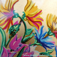 Load image into Gallery viewer, Vintage 1950s POWDER COMPACT with Bouquet of Wild Flowers. Design by STRATTON
