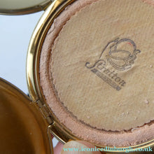 Load image into Gallery viewer, Vintage 1950s POWDER COMPACT with Bouquet of Wild Flowers. Design by STRATTON
