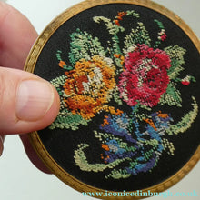Load image into Gallery viewer, Pretty 1950s Vintage Powder Compact with Tapestry Petit Point Lid. Made by STRATTON
