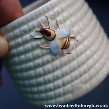 Load image into Gallery viewer, 1960s Beswick Honey Pot in the Shape of a Round Beehive
