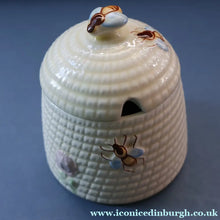Load image into Gallery viewer, 1960s Beswick Honey Pot in the Shape of a Round Beehive
