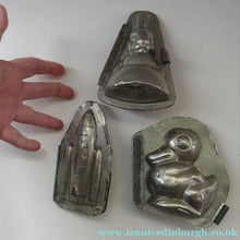 Load image into Gallery viewer, Vintage DUTCH Vormenfabriek Tilburg Tin Chocolate Mould in the Shape of a Little Duckling
