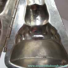 Load image into Gallery viewer, Vintage DUTCH Vormenfabriek Tilburg Tin Chocolate Mould in the Shape of a Little Rabbit
