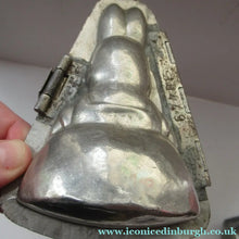 Load image into Gallery viewer, Vintage DUTCH Vormenfabriek Tilburg Tin Chocolate Mould in the Shape of a Little Rabbit

