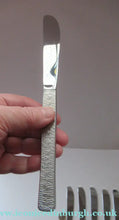 Load image into Gallery viewer, Viners Shorter Table knives Gerald Benny 1960s Stainless Steel Studio
