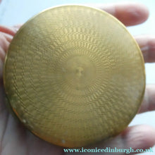 Load image into Gallery viewer, Vintage 1960s Powder Compact. Famous London Tourist Sites . Marked Kigu
