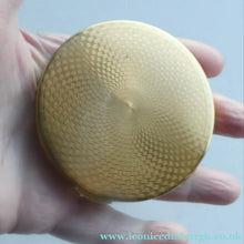 Load image into Gallery viewer, Vintage 1960s Powder Compact. Famous London Tourist Sites Unused
